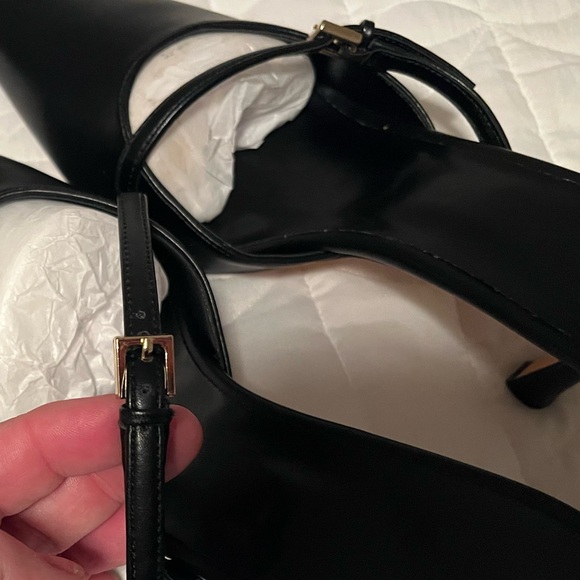 Yellhum Black Pointed-Toe Kitten Heel– Size 9 - Picture 5 of 10